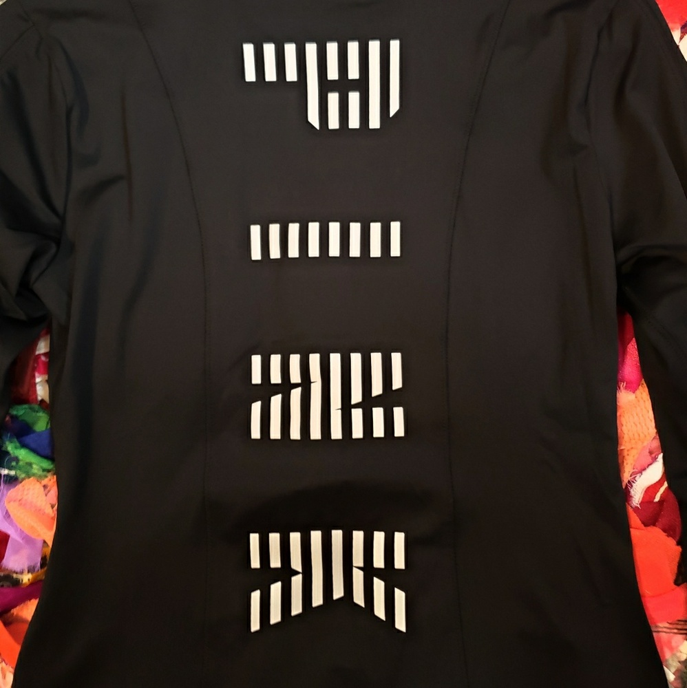 Ultimate deep zip, nwot, sold out immediately (: